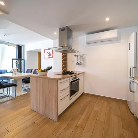 Bellamare Apartment